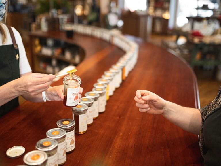 VISITUS_BeechworthHoney-Shop_Tasting_WEB